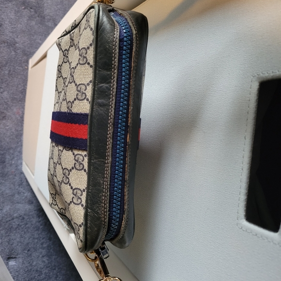 Gucci 80s Monogram GG Camera Bag w/Web Detail - vintage - Picture 3 of 14